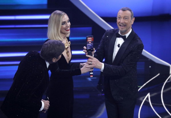 Il Festival di Sanremo ha capito come raggiungere il maggior numero di spettatori possibile utilizzando la TV, lo streaming e i social